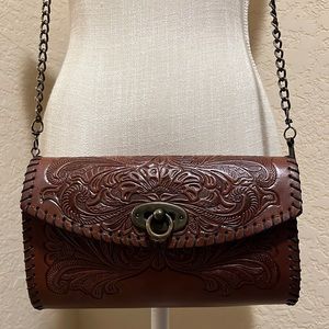 Leather Bag, beautifully embroidered, handmade in Mexico . Like new !